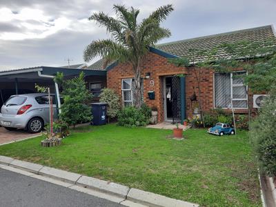 Townhouse For Rent in Vredekloof Heights, Brackenfell