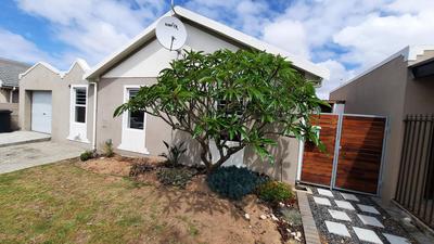Townhouse For Rent in Vredekloof East, Brackenfell