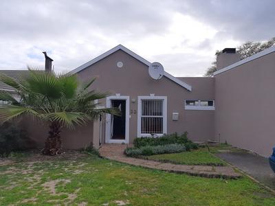 Townhouse For Rent in Vredekloof, Brackenfell
