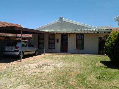 House For Sale in Oakglen, Bellville