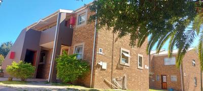 Apartment / Flat For Sale in Oakglen, Bellville