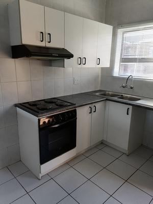 Apartment / Flat For Rent in Sonstraal Heights, Durbanville