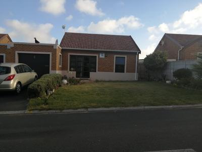 Townhouse For Rent in Vredekloof East, Brackenfell