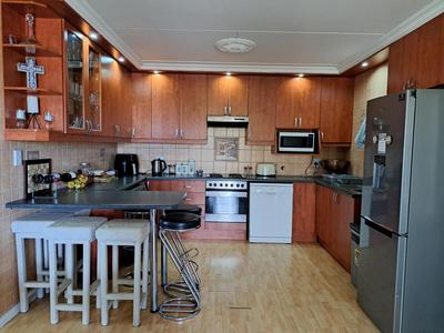 Apartment / Flat For Sale in Vredekloof Heights, Brackenfell