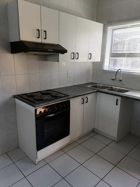 Apartment / Flat For Rent in Sonstraal Heights, Durbanville